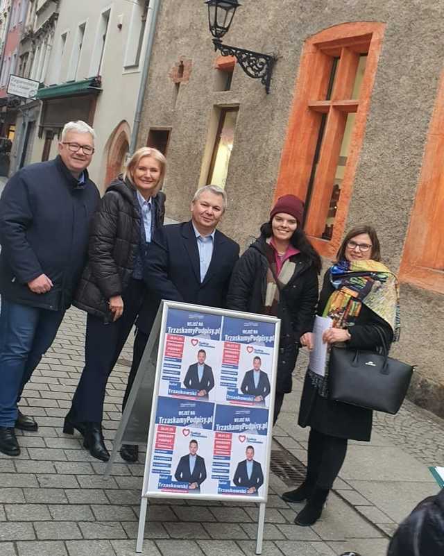 [FOTO] Działacze Koalicji Obywatelskiej zbierali podpisy na listach poparcia dla Rafała Trzaskowskiego