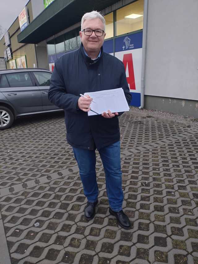 [FOTO] Działacze Koalicji Obywatelskiej zbierali podpisy na listach poparcia dla Rafała Trzaskowskiego
