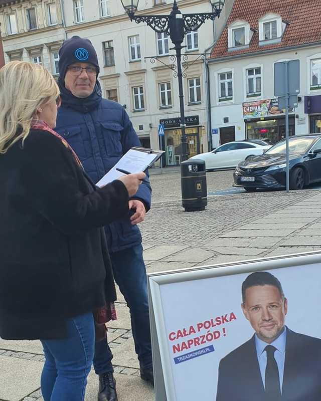 [FOTO] Działacze Koalicji Obywatelskiej zbierali podpisy na listach poparcia dla Rafała Trzaskowskiego