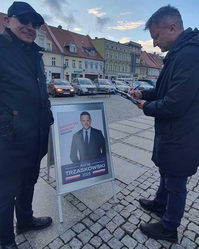 [FOTO] Działacze Koalicji Obywatelskiej zbierali podpisy na listach poparcia dla Rafała Trzaskowskiego