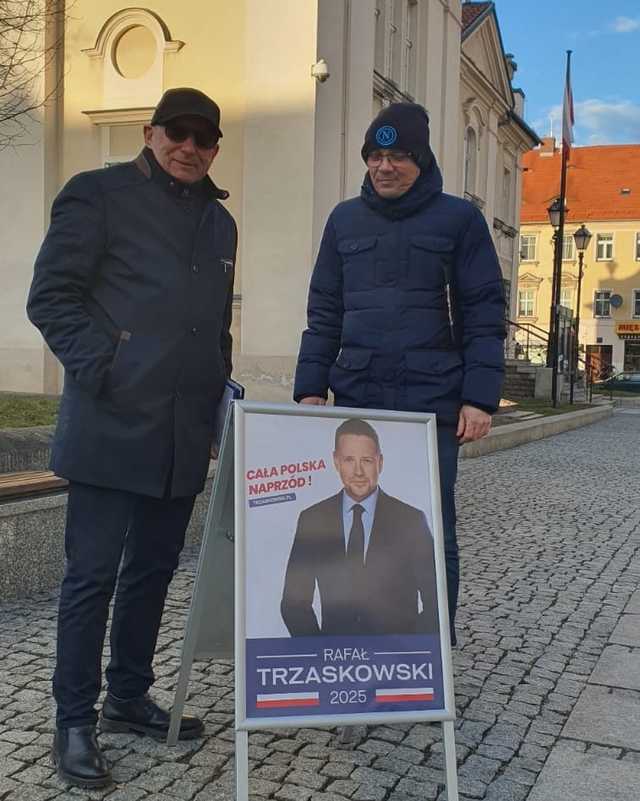 [FOTO] Działacze Koalicji Obywatelskiej zbierali podpisy na listach poparcia dla Rafała Trzaskowskiego