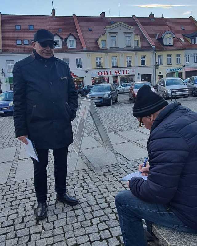 [FOTO] Działacze Koalicji Obywatelskiej zbierali podpisy na listach poparcia dla Rafała Trzaskowskiego