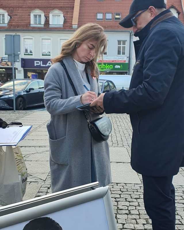 [FOTO] Działacze Koalicji Obywatelskiej zbierali podpisy na listach poparcia dla Rafała Trzaskowskiego