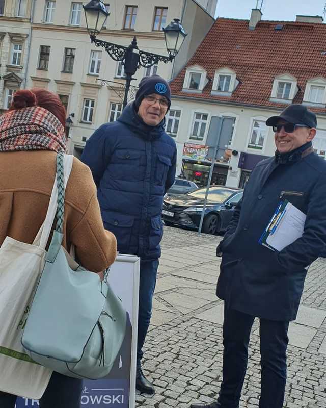 [FOTO] Działacze Koalicji Obywatelskiej zbierali podpisy na listach poparcia dla Rafała Trzaskowskiego