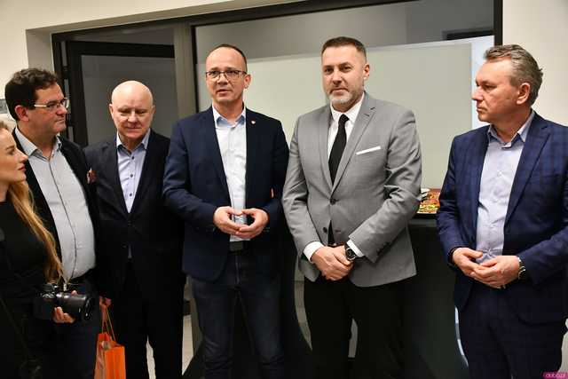 [WIDEO/FOTO] Świdnica z nowym biurem parlamentarnym. Poseł Robert Jagła o swoich priorytetach