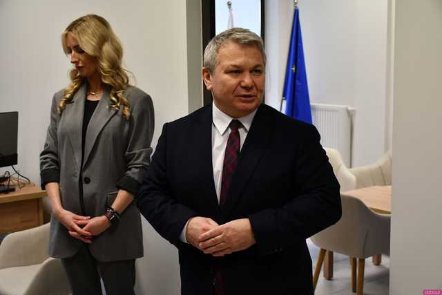 [WIDEO/FOTO] Świdnica z nowym biurem parlamentarnym. Poseł Robert Jagła o swoich priorytetach