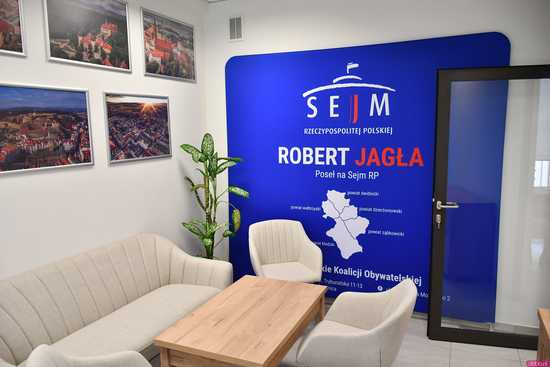 [WIDEO/FOTO] Świdnica z nowym biurem parlamentarnym. Poseł Robert Jagła o swoich priorytetach
