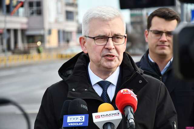 [WIDEO/FOTO] Parlamentarzyści PiS zbierali podpisy na listach poparcia dla Karola Nawrockiego
