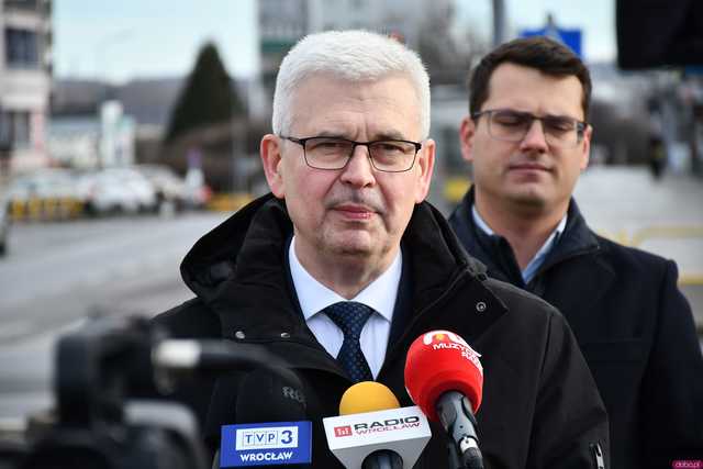 [WIDEO/FOTO] Parlamentarzyści PiS zbierali podpisy na listach poparcia dla Karola Nawrockiego