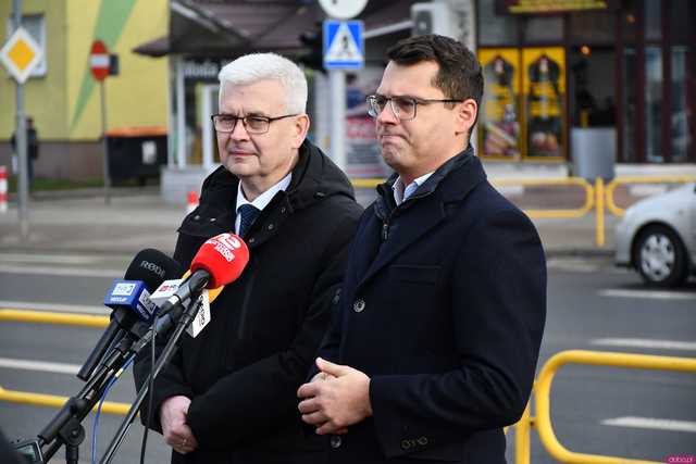 [WIDEO/FOTO] Parlamentarzyści PiS zbierali podpisy na listach poparcia dla Karola Nawrockiego