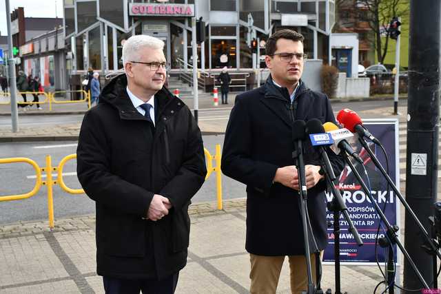 [WIDEO/FOTO] Parlamentarzyści PiS zbierali podpisy na listach poparcia dla Karola Nawrockiego