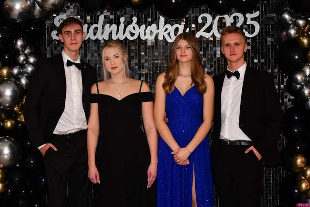 [WIDEO/FOTO] Ten wieczór zapamiętają na zawsze! Studniówka strzegomskiego LO
