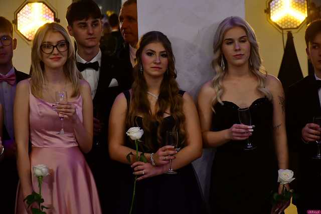 [WIDEO/FOTO] Ten wieczór zapamiętają na zawsze! Studniówka strzegomskiego LO