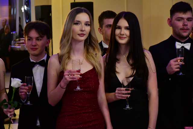 [WIDEO/FOTO] Ten wieczór zapamiętają na zawsze! Studniówka strzegomskiego LO