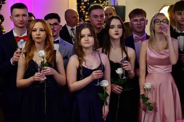 [WIDEO/FOTO] Ten wieczór zapamiętają na zawsze! Studniówka strzegomskiego LO