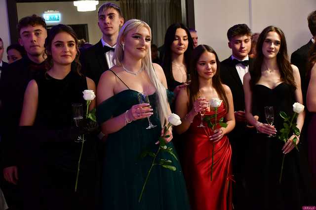 [WIDEO/FOTO] Ten wieczór zapamiętają na zawsze! Studniówka strzegomskiego LO