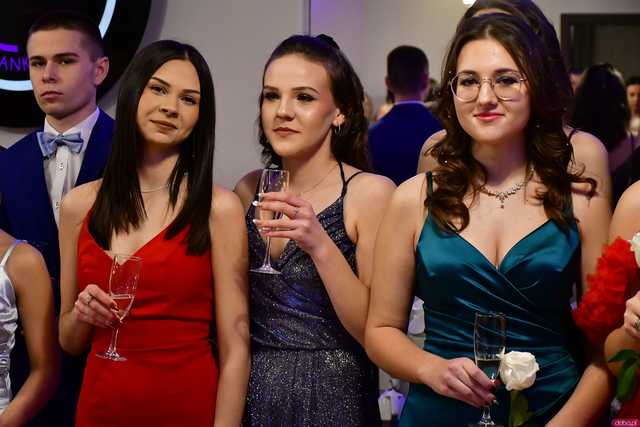 [WIDEO/FOTO] Ten wieczór zapamiętają na zawsze! Studniówka strzegomskiego LO