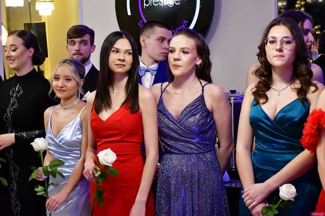 [WIDEO/FOTO] Ten wieczór zapamiętają na zawsze! Studniówka strzegomskiego LO