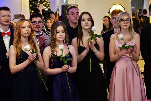 [WIDEO/FOTO] Ten wieczór zapamiętają na zawsze! Studniówka strzegomskiego LO