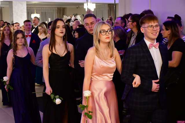 [WIDEO/FOTO] Ten wieczór zapamiętają na zawsze! Studniówka strzegomskiego LO