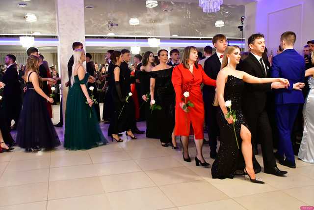 [WIDEO/FOTO] Ten wieczór zapamiętają na zawsze! Studniówka strzegomskiego LO