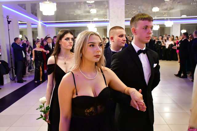 [WIDEO/FOTO] Ten wieczór zapamiętają na zawsze! Studniówka strzegomskiego LO
