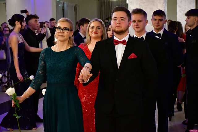[WIDEO/FOTO] Ten wieczór zapamiętają na zawsze! Studniówka strzegomskiego LO