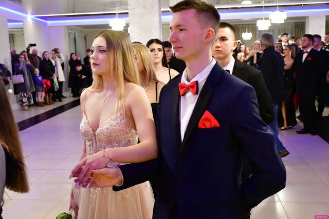 [WIDEO/FOTO] Ten wieczór zapamiętają na zawsze! Studniówka strzegomskiego LO