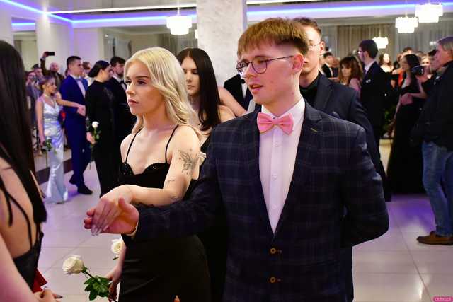 [WIDEO/FOTO] Ten wieczór zapamiętają na zawsze! Studniówka strzegomskiego LO