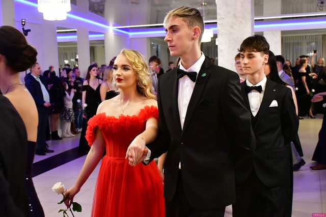 [WIDEO/FOTO] Ten wieczór zapamiętają na zawsze! Studniówka strzegomskiego LO