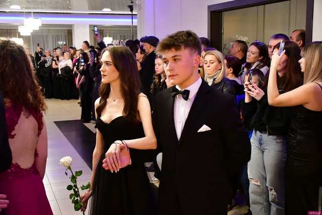 [WIDEO/FOTO] Ten wieczór zapamiętają na zawsze! Studniówka strzegomskiego LO