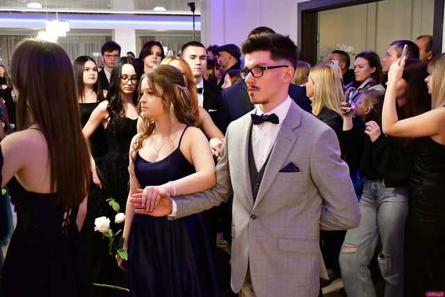 [WIDEO/FOTO] Ten wieczór zapamiętają na zawsze! Studniówka strzegomskiego LO
