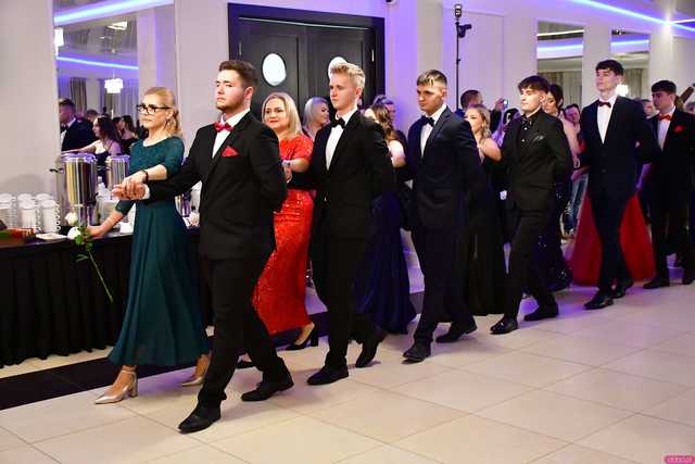 [WIDEO/FOTO] Ten wieczór zapamiętają na zawsze! Studniówka strzegomskiego LO