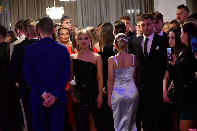 [WIDEO/FOTO] Ten wieczór zapamiętają na zawsze! Studniówka strzegomskiego LO