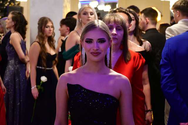 [WIDEO/FOTO] Ten wieczór zapamiętają na zawsze! Studniówka strzegomskiego LO