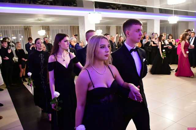 [WIDEO/FOTO] Ten wieczór zapamiętają na zawsze! Studniówka strzegomskiego LO