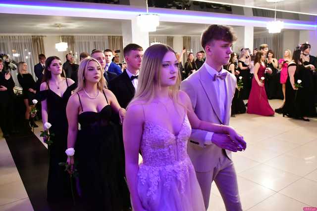 [WIDEO/FOTO] Ten wieczór zapamiętają na zawsze! Studniówka strzegomskiego LO