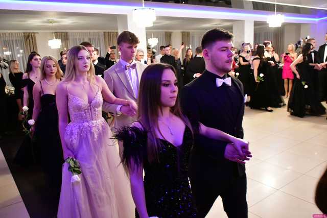 [WIDEO/FOTO] Ten wieczór zapamiętają na zawsze! Studniówka strzegomskiego LO