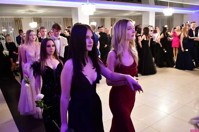 [WIDEO/FOTO] Ten wieczór zapamiętają na zawsze! Studniówka strzegomskiego LO