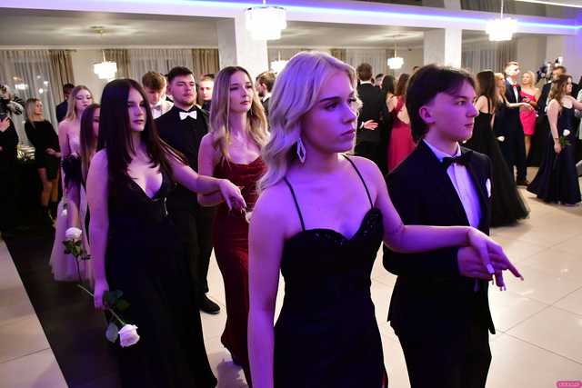 [WIDEO/FOTO] Ten wieczór zapamiętają na zawsze! Studniówka strzegomskiego LO