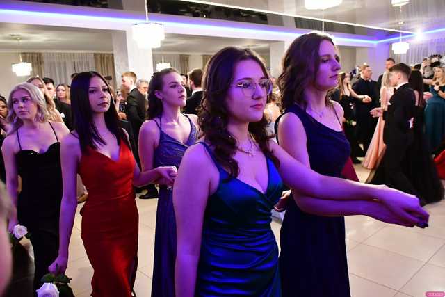[WIDEO/FOTO] Ten wieczór zapamiętają na zawsze! Studniówka strzegomskiego LO