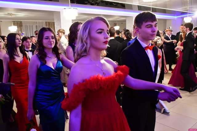[WIDEO/FOTO] Ten wieczór zapamiętają na zawsze! Studniówka strzegomskiego LO