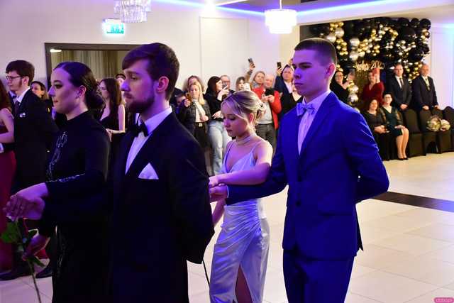 [WIDEO/FOTO] Ten wieczór zapamiętają na zawsze! Studniówka strzegomskiego LO