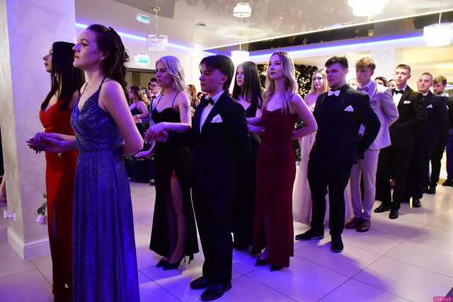 [WIDEO/FOTO] Ten wieczór zapamiętają na zawsze! Studniówka strzegomskiego LO
