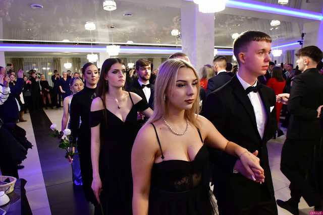 [WIDEO/FOTO] Ten wieczór zapamiętają na zawsze! Studniówka strzegomskiego LO