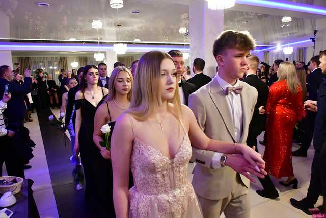 [WIDEO/FOTO] Ten wieczór zapamiętają na zawsze! Studniówka strzegomskiego LO