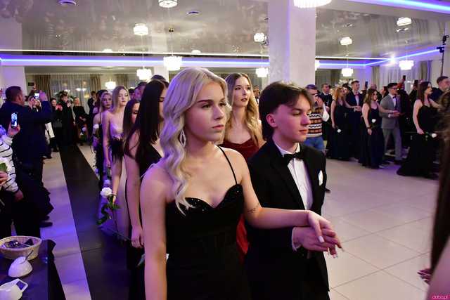 [WIDEO/FOTO] Ten wieczór zapamiętają na zawsze! Studniówka strzegomskiego LO