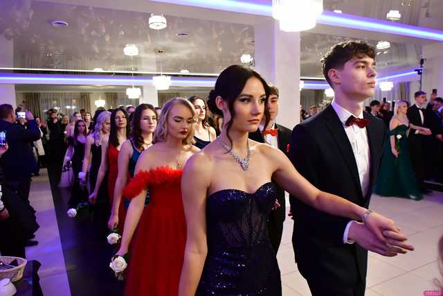 [WIDEO/FOTO] Ten wieczór zapamiętają na zawsze! Studniówka strzegomskiego LO