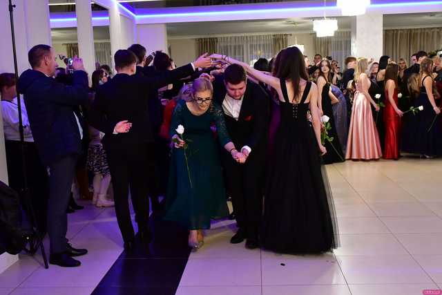 [WIDEO/FOTO] Ten wieczór zapamiętają na zawsze! Studniówka strzegomskiego LO