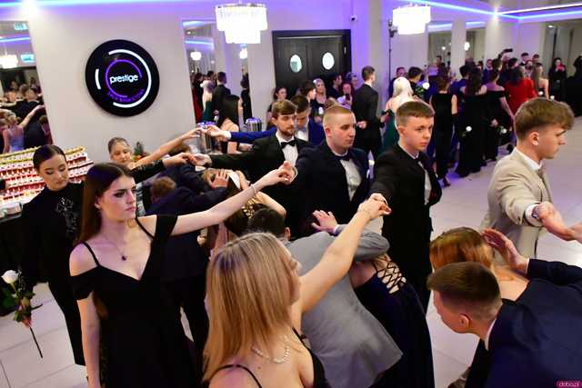 [WIDEO/FOTO] Ten wieczór zapamiętają na zawsze! Studniówka strzegomskiego LO